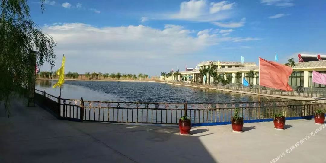 Dunhuang Longteng Villa